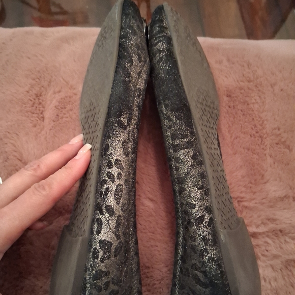 Tory Burch Leopard Print Reva Flats - Picture 8 of 13